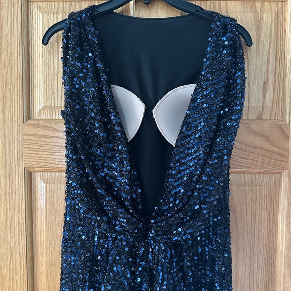 Beautiful formal gown with navy blue sequins, low-cut scooped back& short train. - Picture 3 of 6